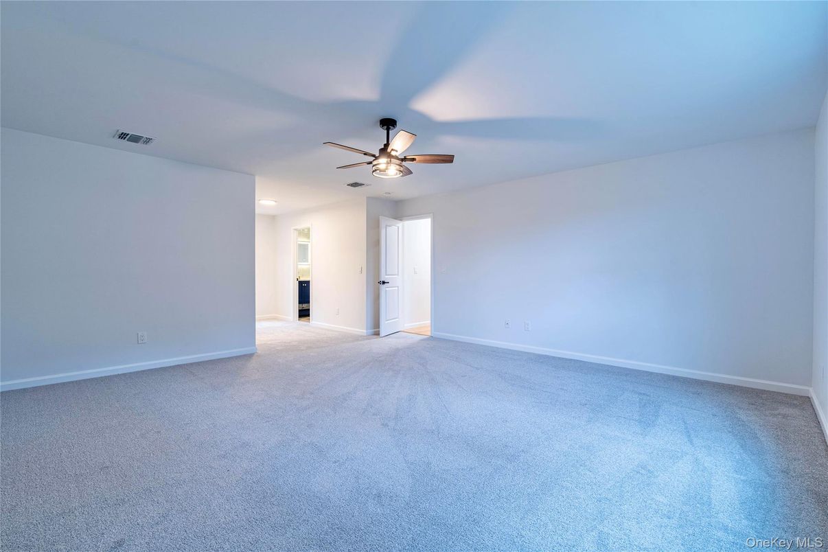 Empty room, Interior, Recessed Lighting
