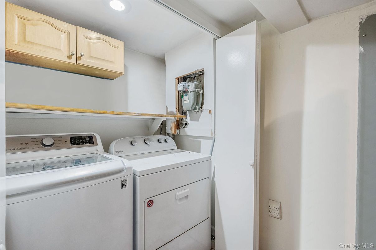 Interior, Recessed Lighting, Utility Closets, Washer