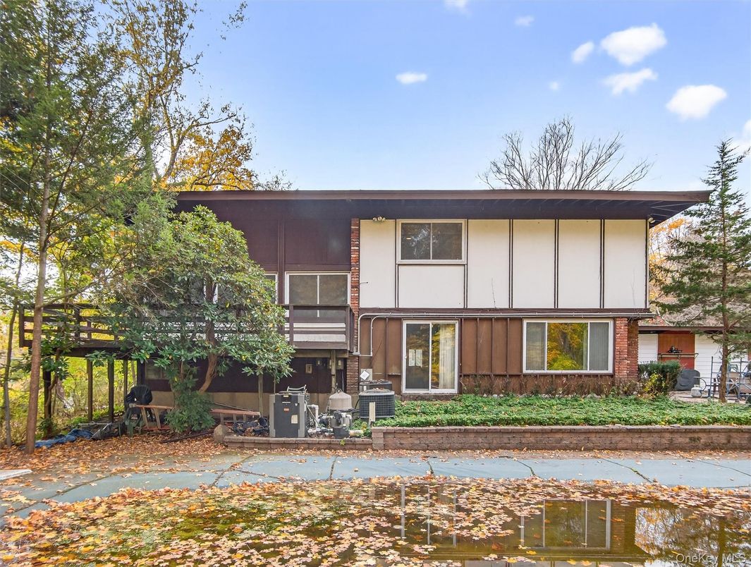 Exterior, Facade, Modern