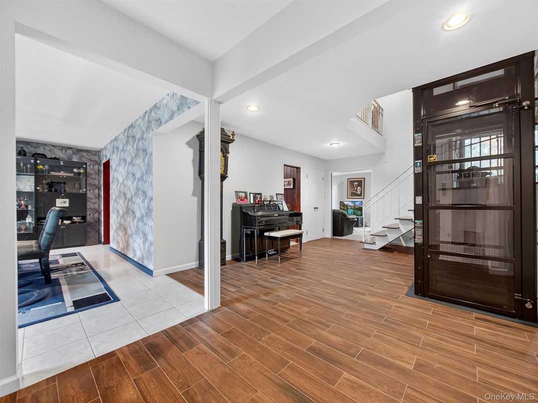 Interior, Piano, Recessed Lighting, Wood Texture Flooring