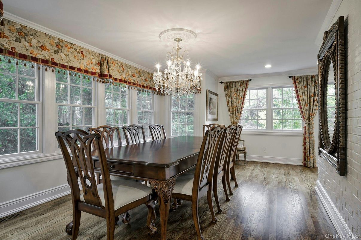 Chandelier, Dining room, Interior, Recessed Lighting, Wood Texture Flooring