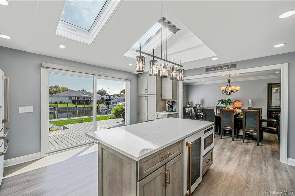 Chandelier, Dining room, Interior, Kitchen, Pendant Lights, Recessed Lighting, Wood Texture Flooring