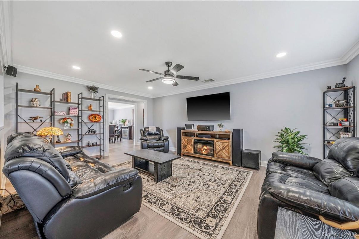 Interior, Living room, Recessed Lighting, Wood Texture Flooring