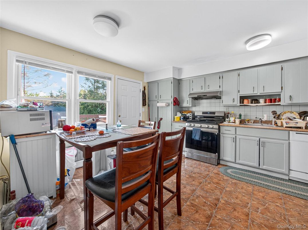 Dining room, Interior, Kitchen, Stainless Steel Appliances