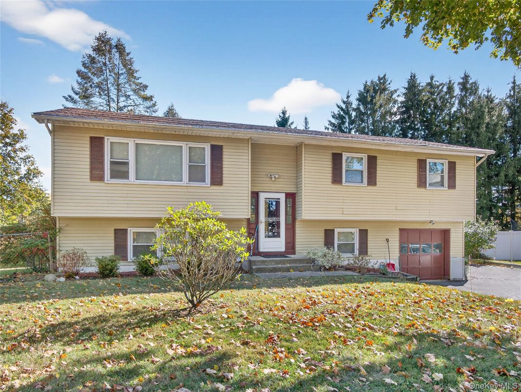 Attached, Exterior, Facade, Raised Ranch