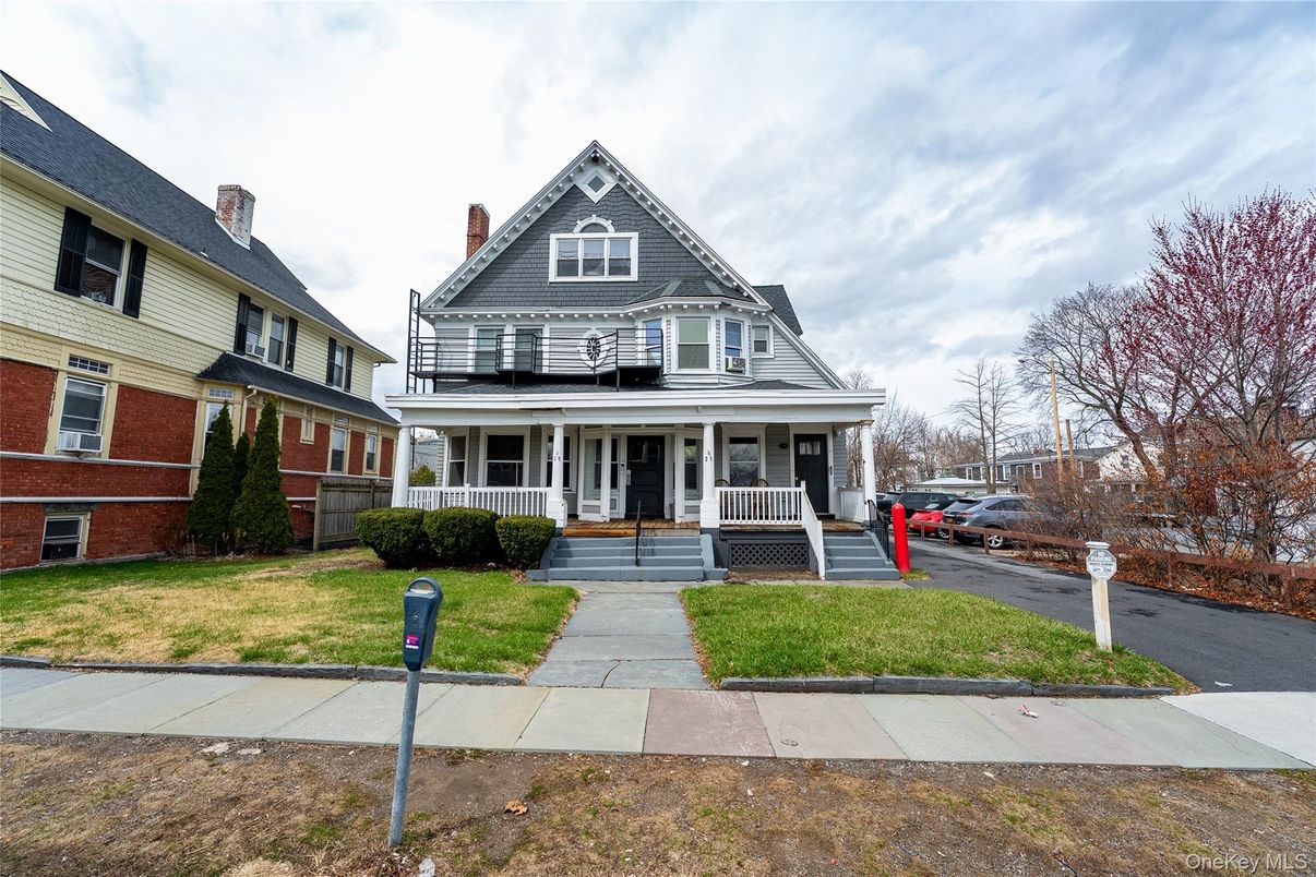 Exterior, Facade, Queen Anne Victorian