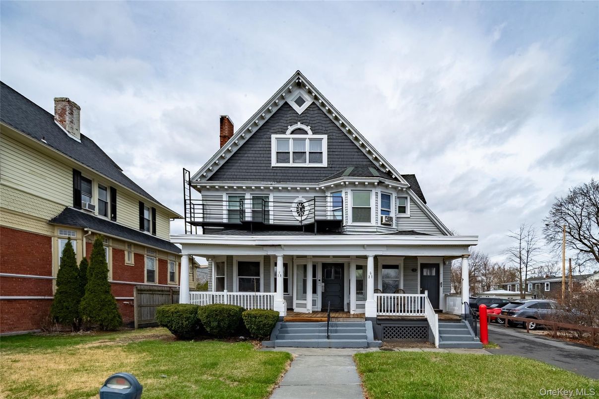 Exterior, Facade, Queen Anne Victorian