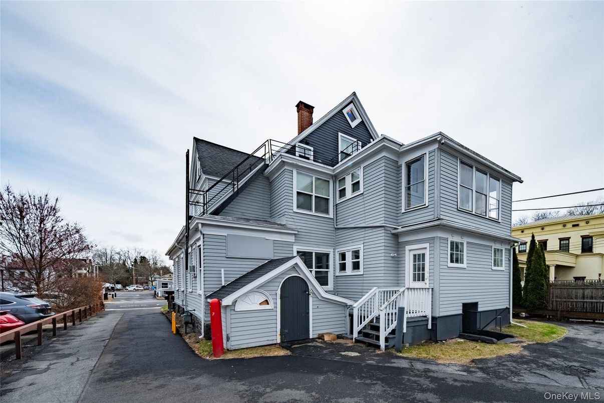 Exterior, Facade, Queen Anne Victorian