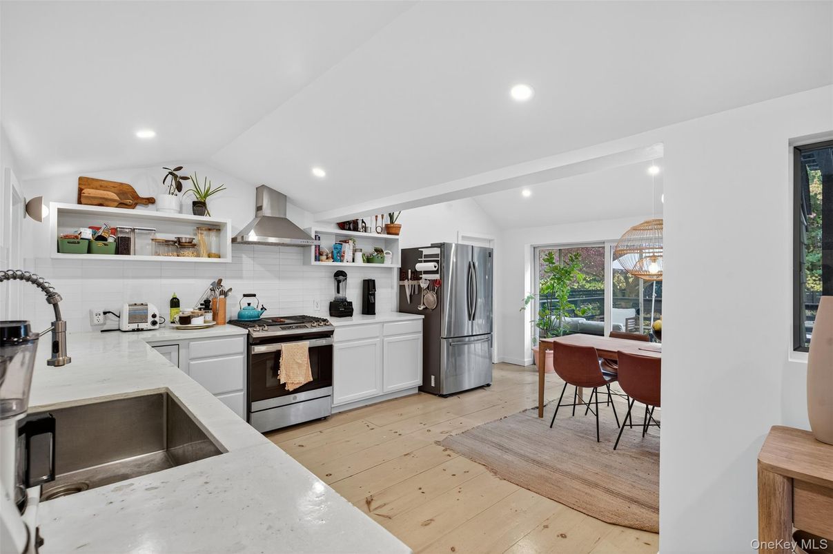 Chandelier, Dining room, Interior, Kitchen, Recessed Lighting, Stainless Steel Appliances, Wood Texture Flooring