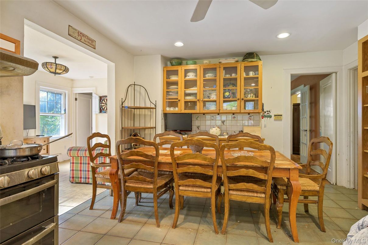Dining room, Interior, Recessed Lighting