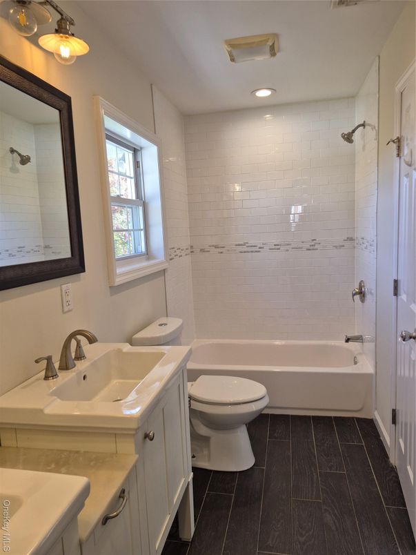 Bathroom, Interior, Recessed Lighting, Wood Texture Flooring