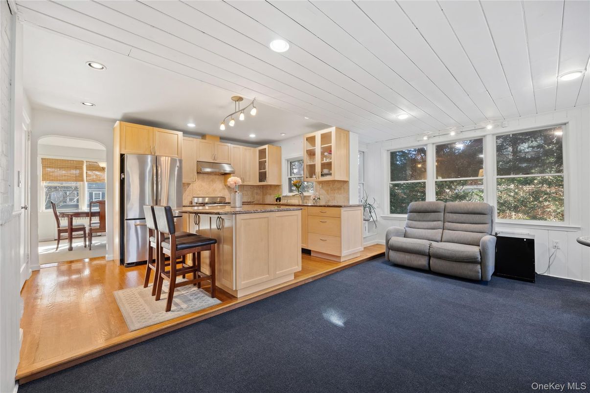 Dining room, Interior, Kitchen, Pendant Lights, Recessed Lighting, Stainless Steel Appliances