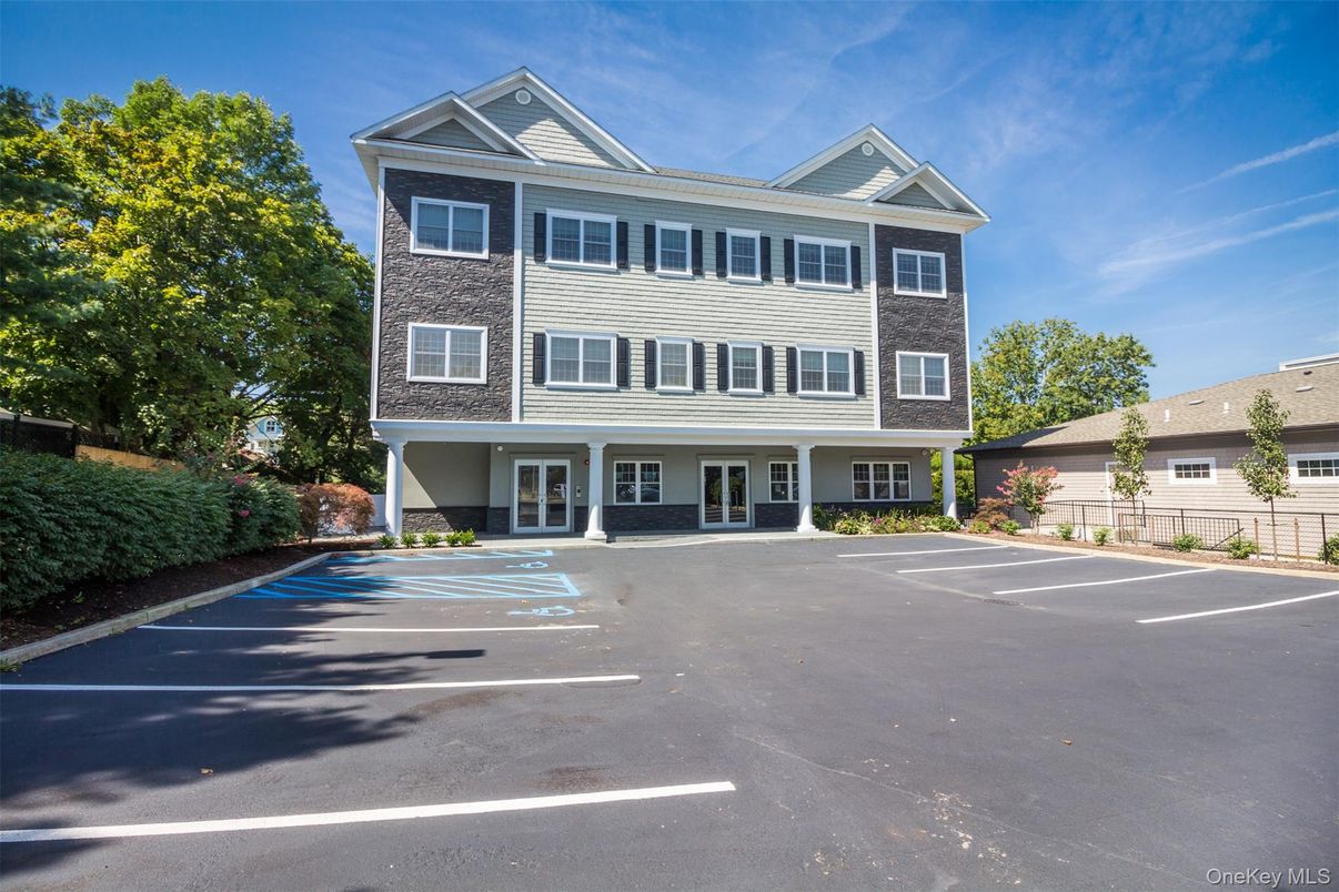 Exterior, Facade, Georgian