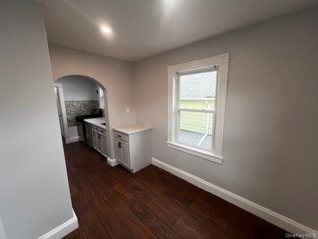 Interior, Recessed Lighting, Washer, Wood Texture Flooring