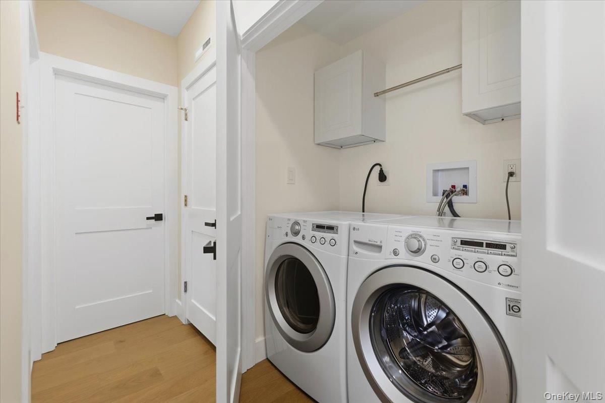 Interior, Utility Closets, Washer, Wood Texture Flooring