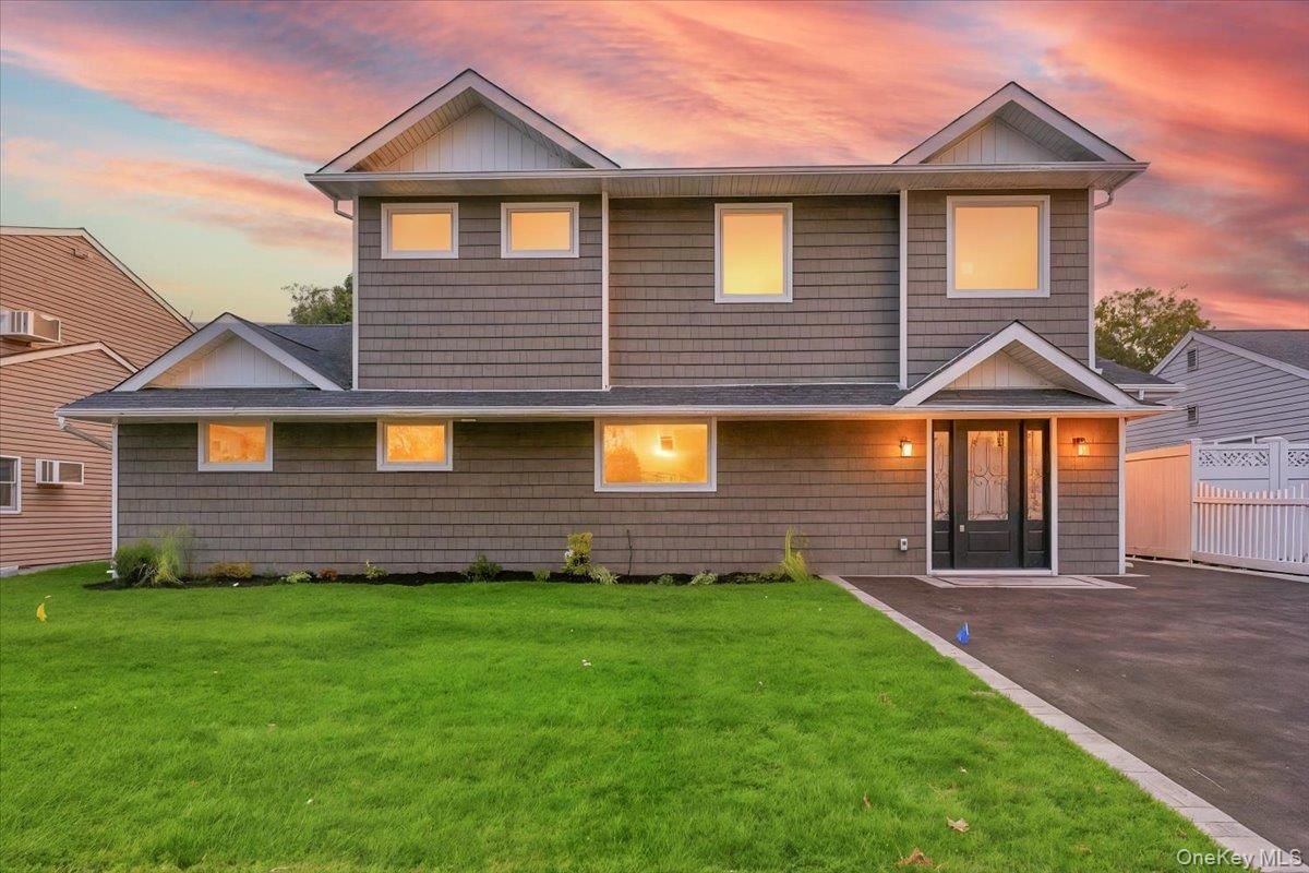 Exterior, Facade, Farmhouse