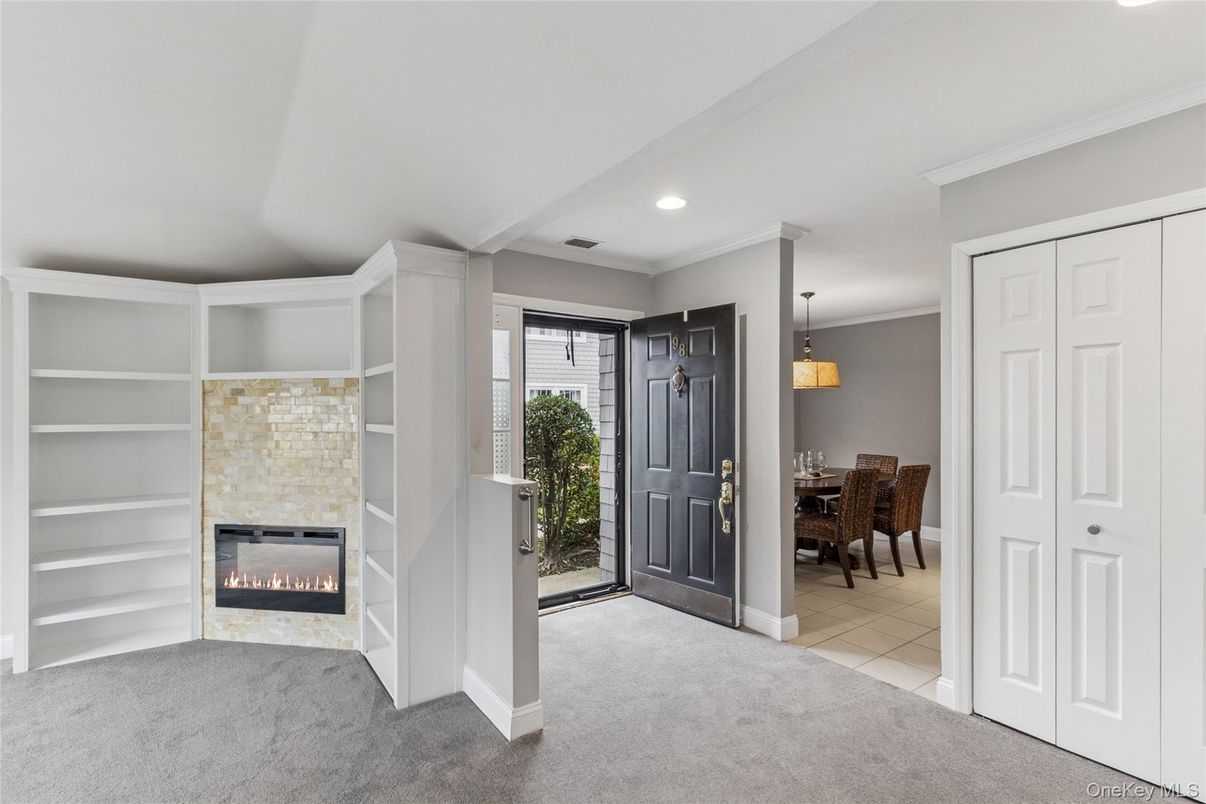 Dining room, Fireplace, Interior, Pendant Lights, Recessed Lighting
