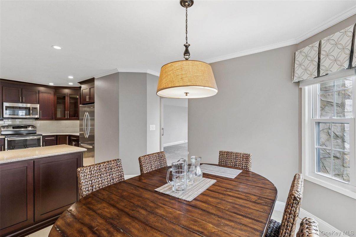 Dining room, Interior, Kitchen, Pendant Lights, Recessed Lighting, Stainless Steel Appliances
