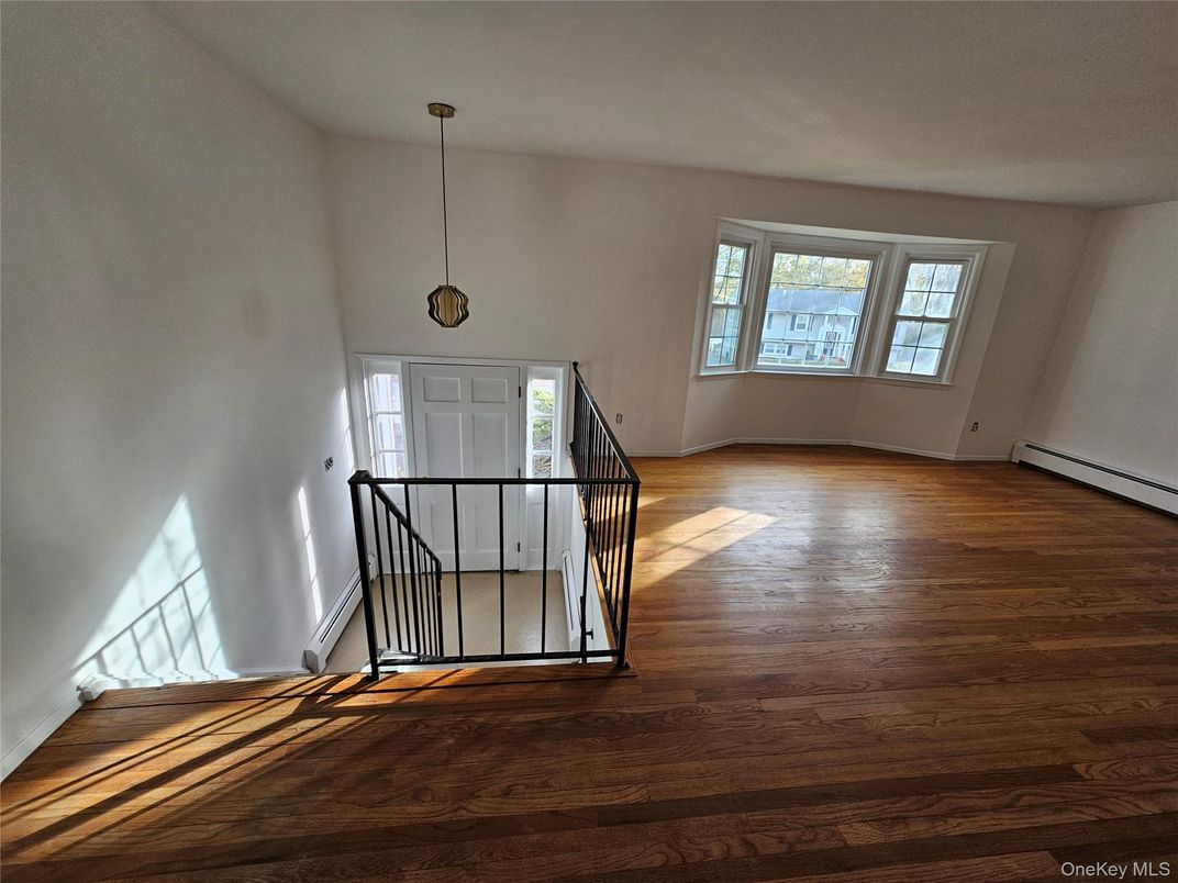 Interior, Pendant Lights, Wood Texture Flooring