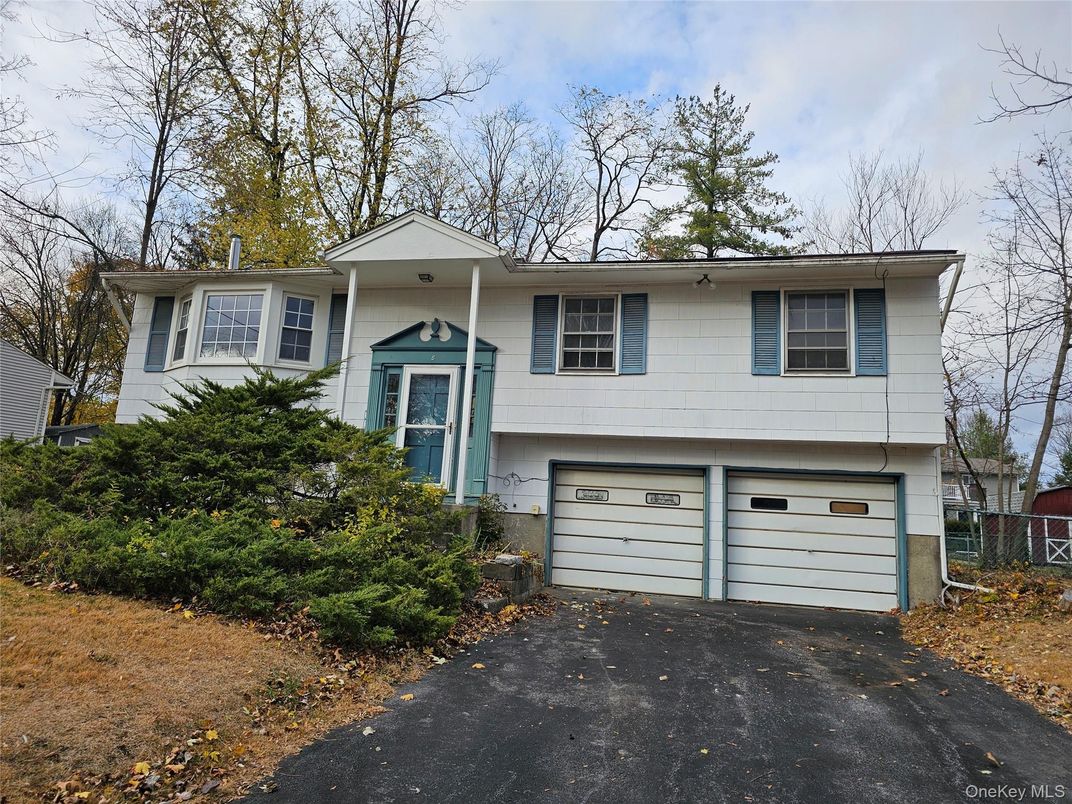 Attached, Exterior, Facade, Raised Ranch