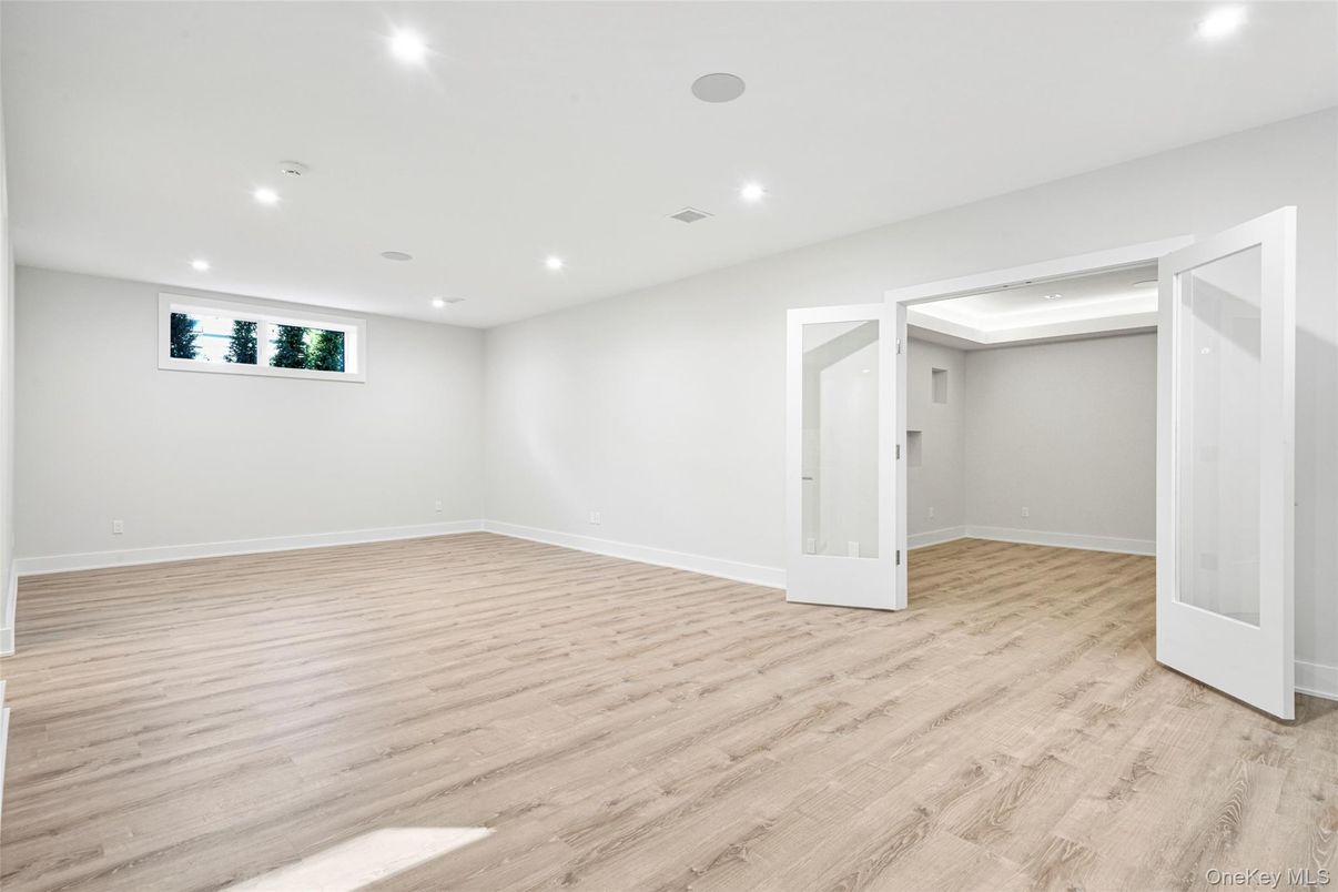 Empty room, Interior, Recessed Lighting, Wood Texture Flooring