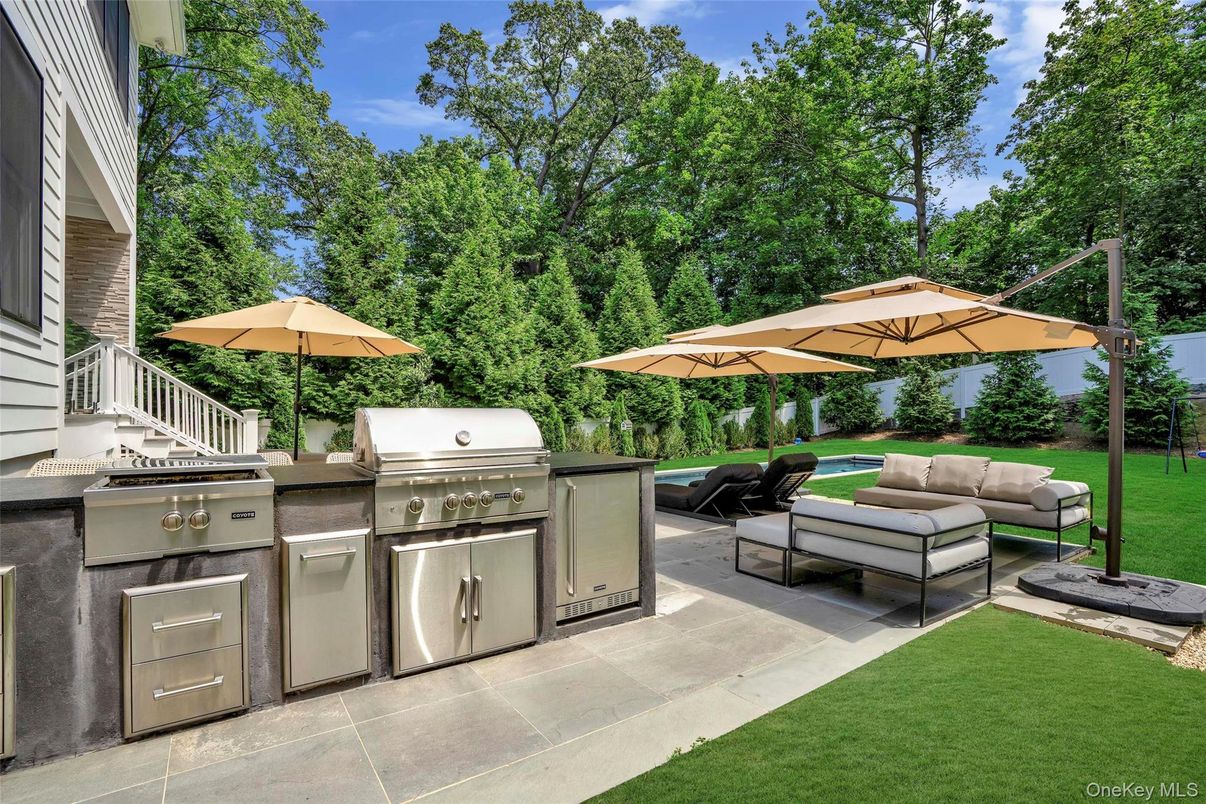 Exterior, Outdoor Kitchen