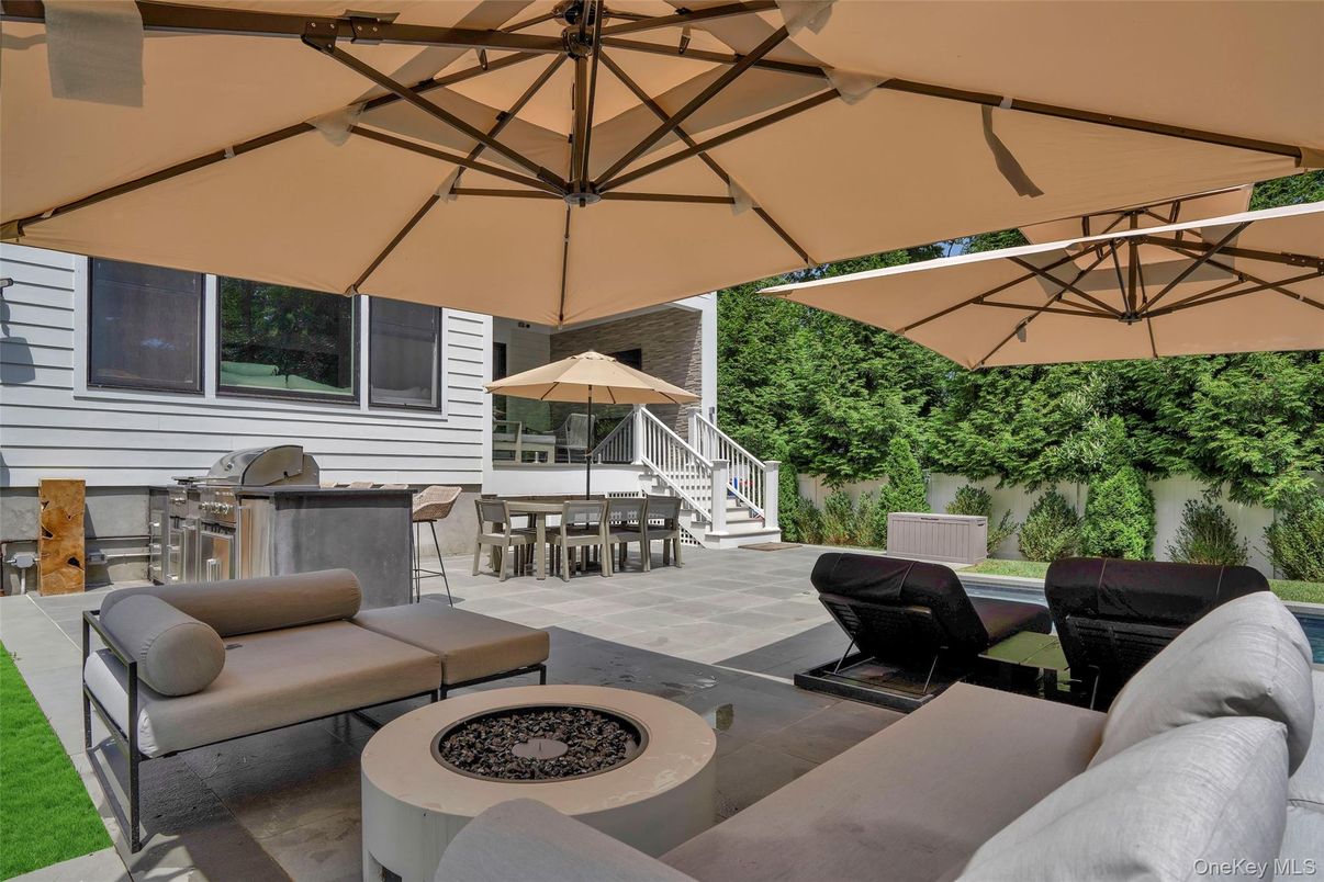 Exterior, Outdoor Kitchen