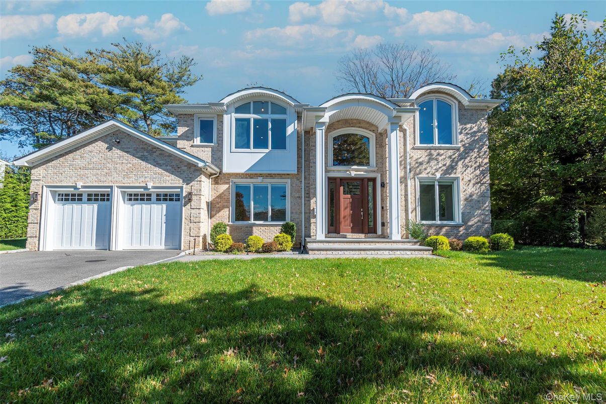 Attached, Exterior, Facade, French Provincial