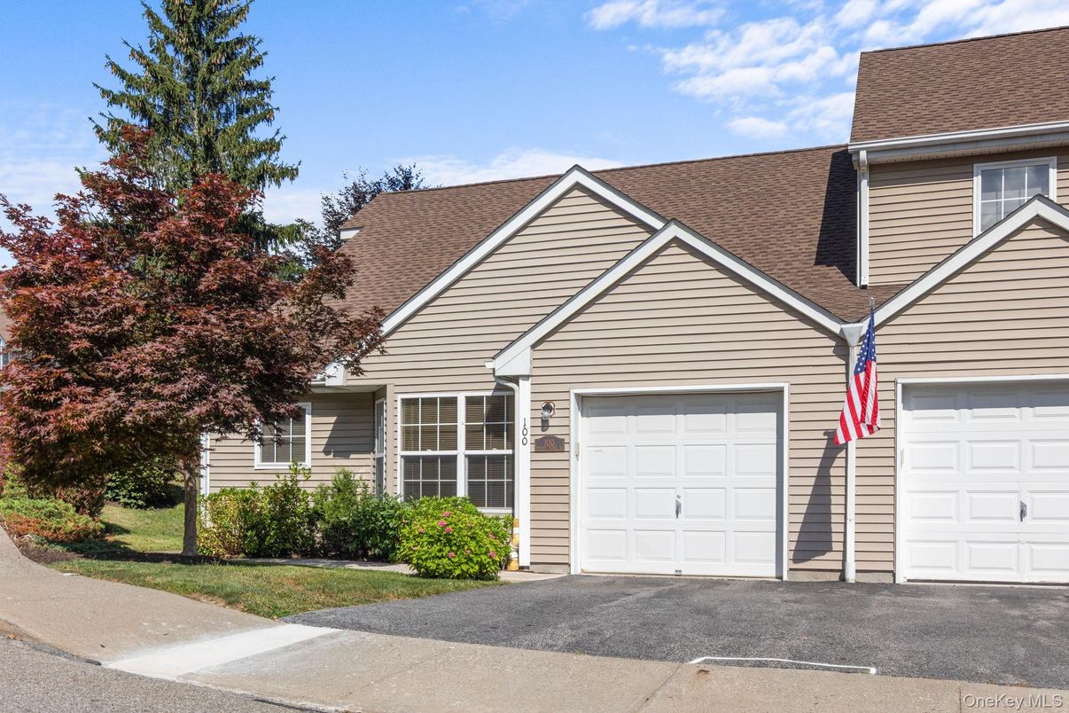 Attached, Exterior, Facade, Ranch