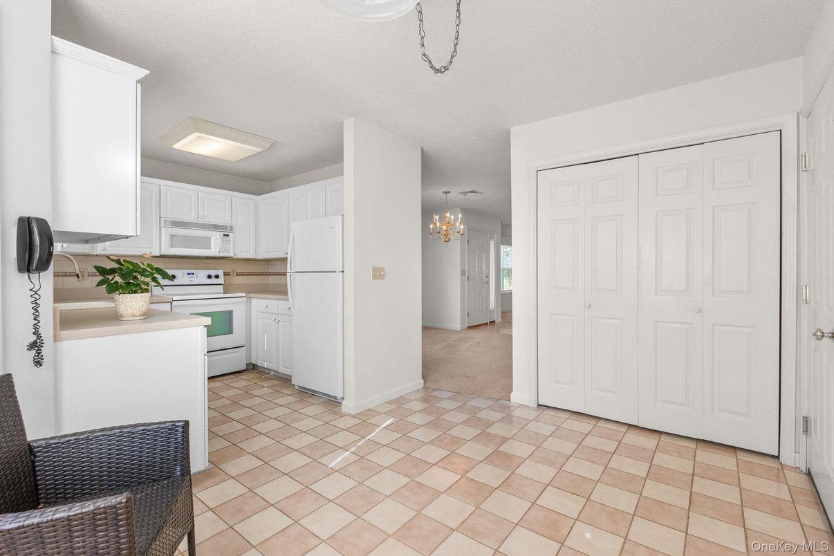 Chandelier, Interior, Kitchen