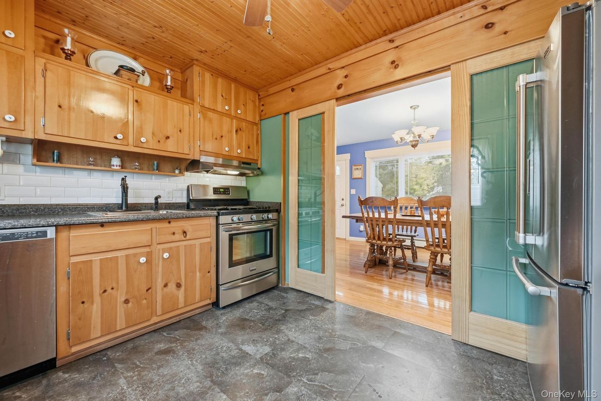 Chandelier, Dining room, Interior, Kitchen, Stainless Steel Appliances, Wooden Ceilings, Wood Texture Flooring