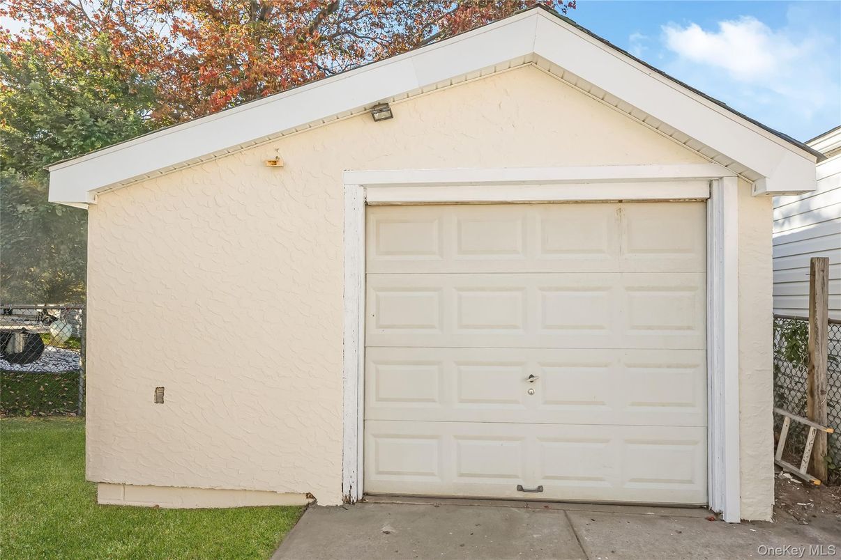 Detached Garage, Exterior