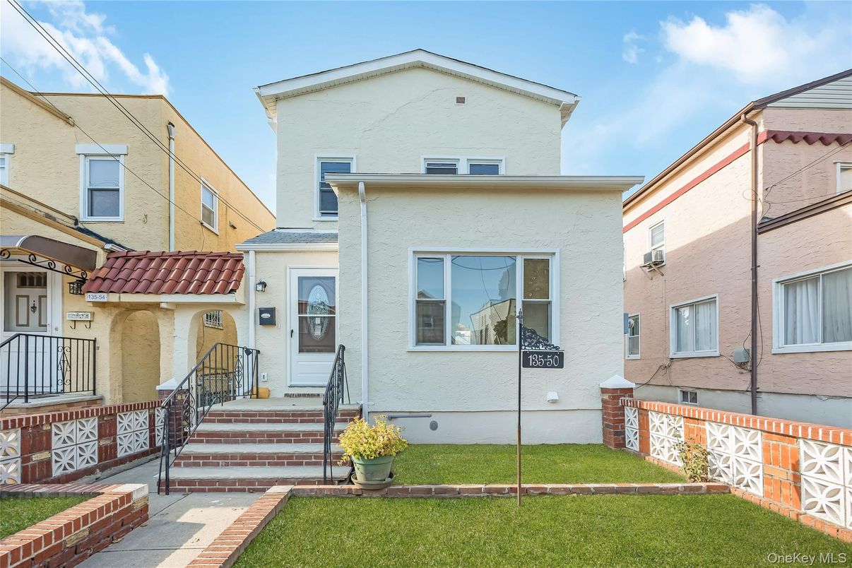 Exterior, Facade, Spanish Mediterranean