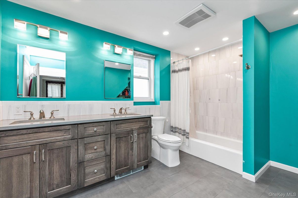 Bathroom, Dual Sink Vanities, Interior, Recessed Lighting