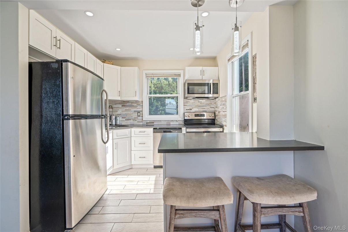 Interior, Kitchen, Pendant Lights, Recessed Lighting, Stainless Steel Appliances