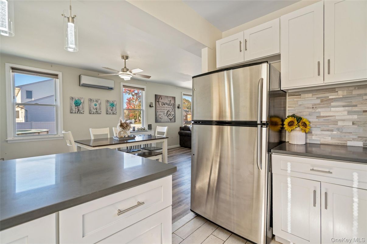 Dining room, Interior, Kitchen, Stainless Steel Appliances, Wood Texture Flooring