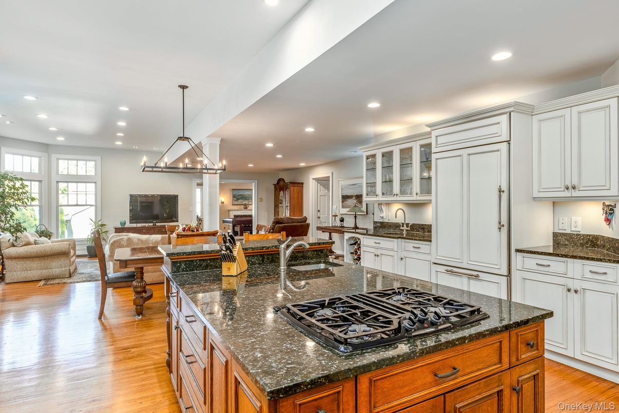 Dining room, Interior, Kitchen, Living room, Pendant Lights, Recessed Lighting, Wood Texture Flooring