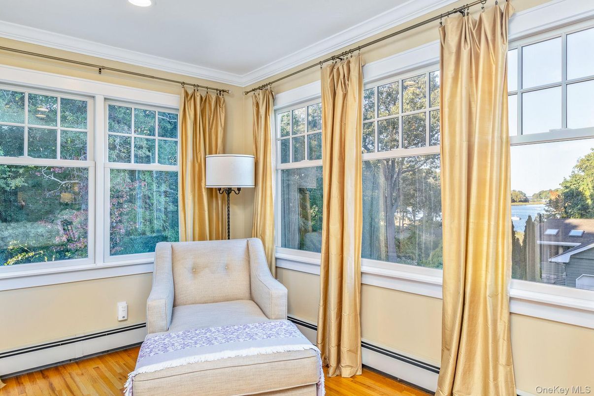 Interior, Recessed Lighting, Sun Room, Wood Texture Flooring