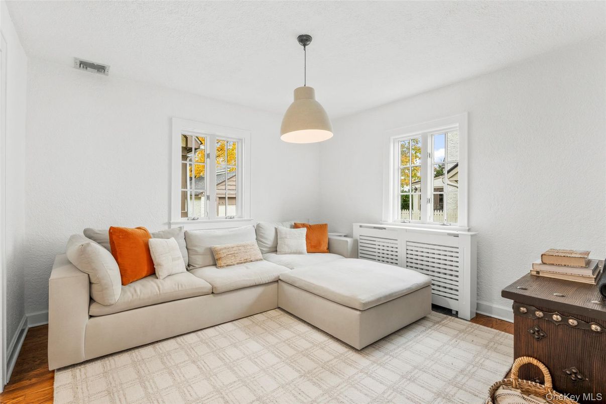 Interior, Living room, Pendant Lights, Wood Texture Flooring