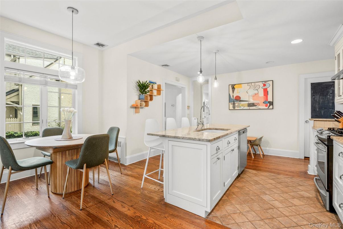 Dining room, Interior, Kitchen, Pendant Lights, Recessed Lighting, Wood Texture Flooring