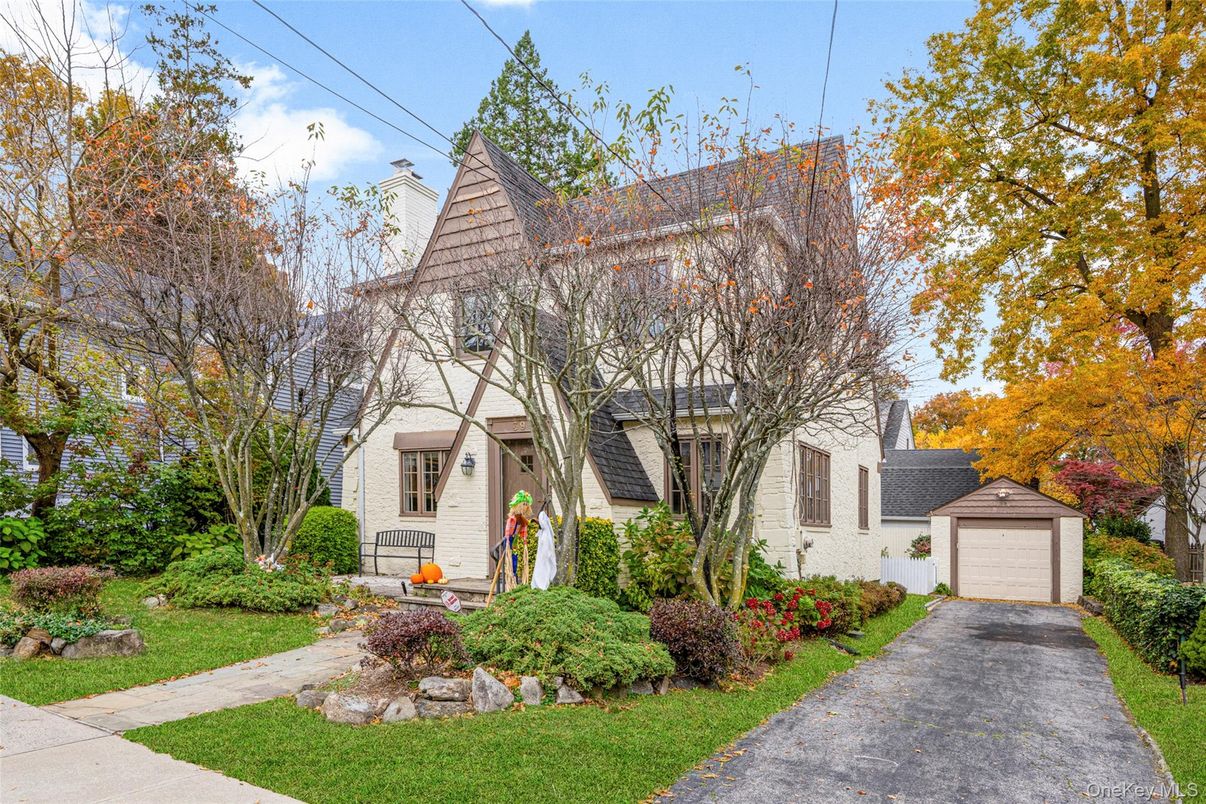 Detached Garage, Exterior, Facade, Queen Anne Victorian