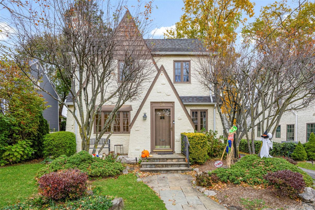 Exterior, Facade, Tudor Revival