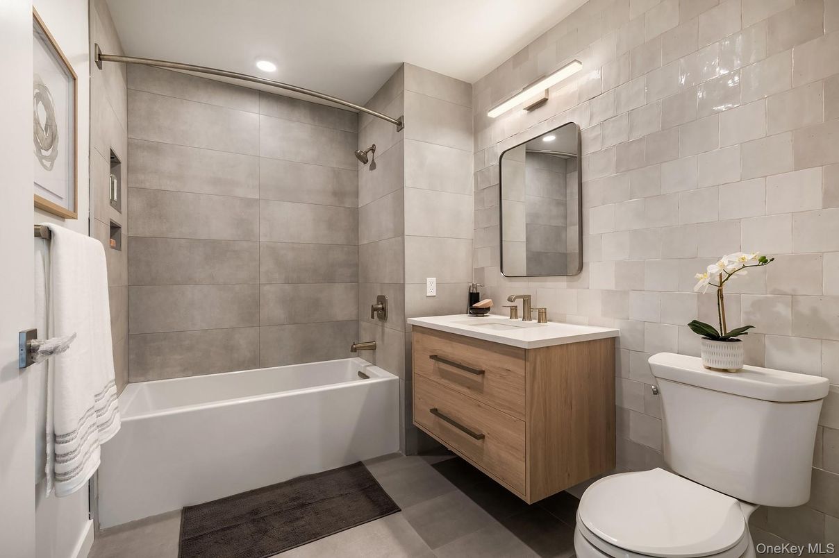 Bathroom, Interior, Recessed Lighting