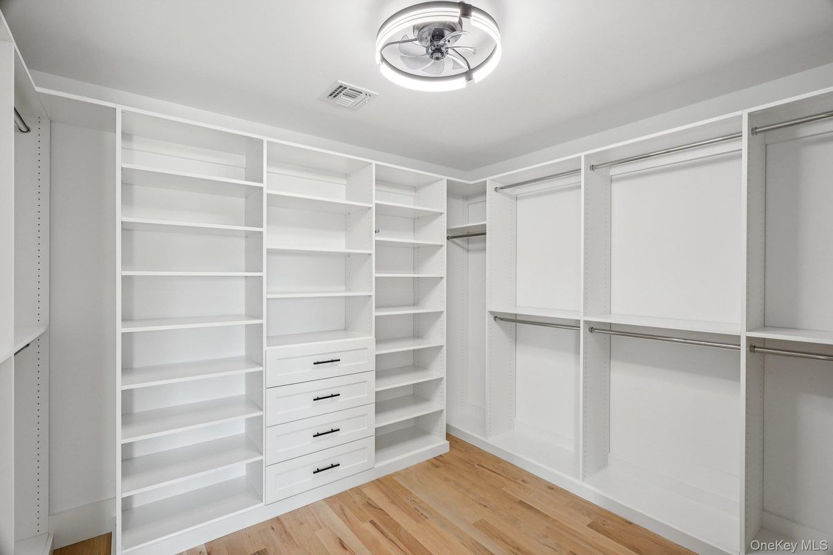 Interior, Walk-in Closets, Wood Texture Flooring