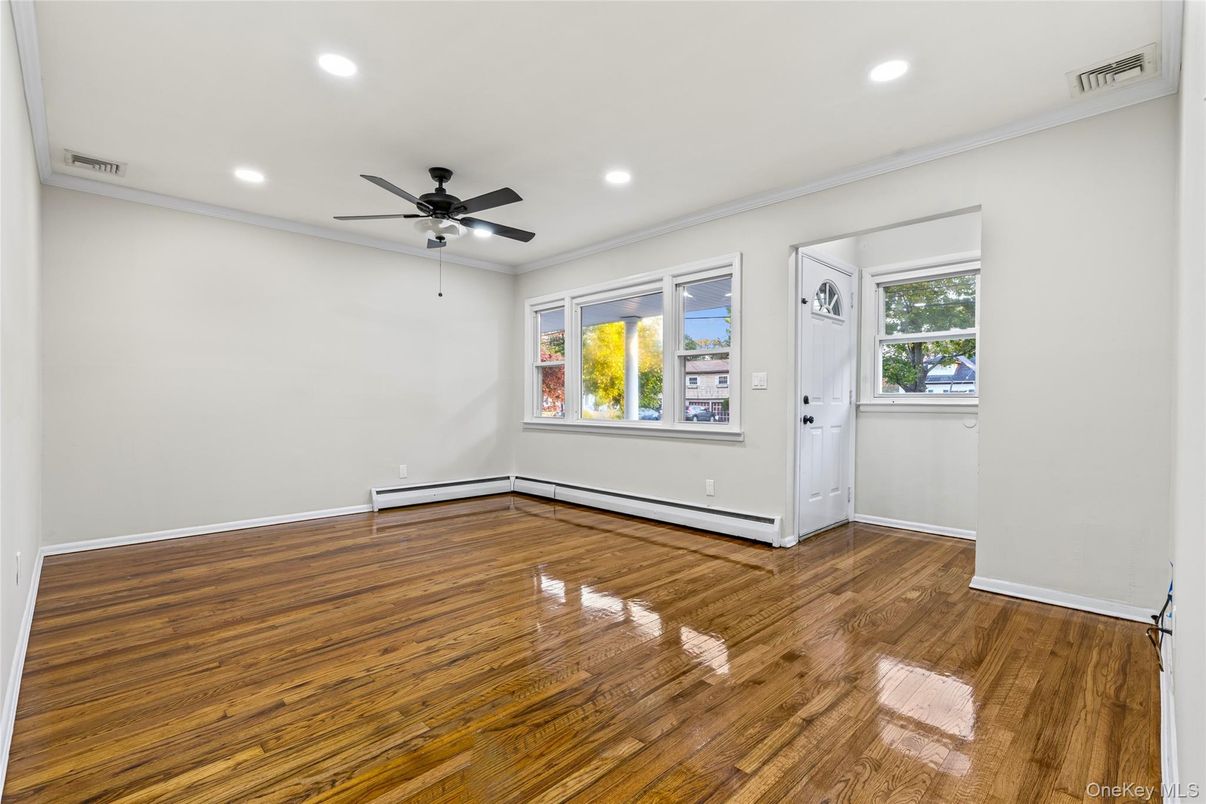 Empty room, Interior, Recessed Lighting, Wood Texture Flooring