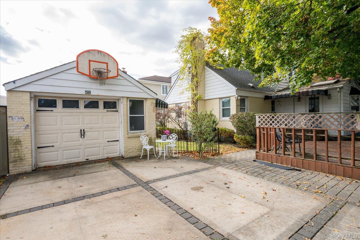 Detached Garage, Exterior