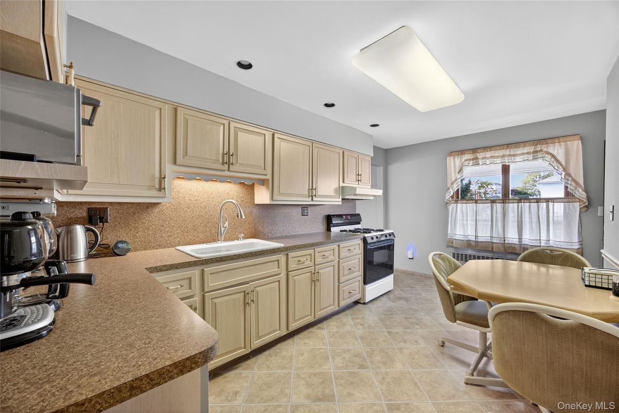 Dining room, Interior, Kitchen, Recessed Lighting