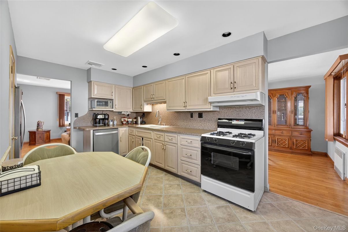 Dining room, Interior, Kitchen, Recessed Lighting, Stainless Steel Appliances, Wood Texture Flooring