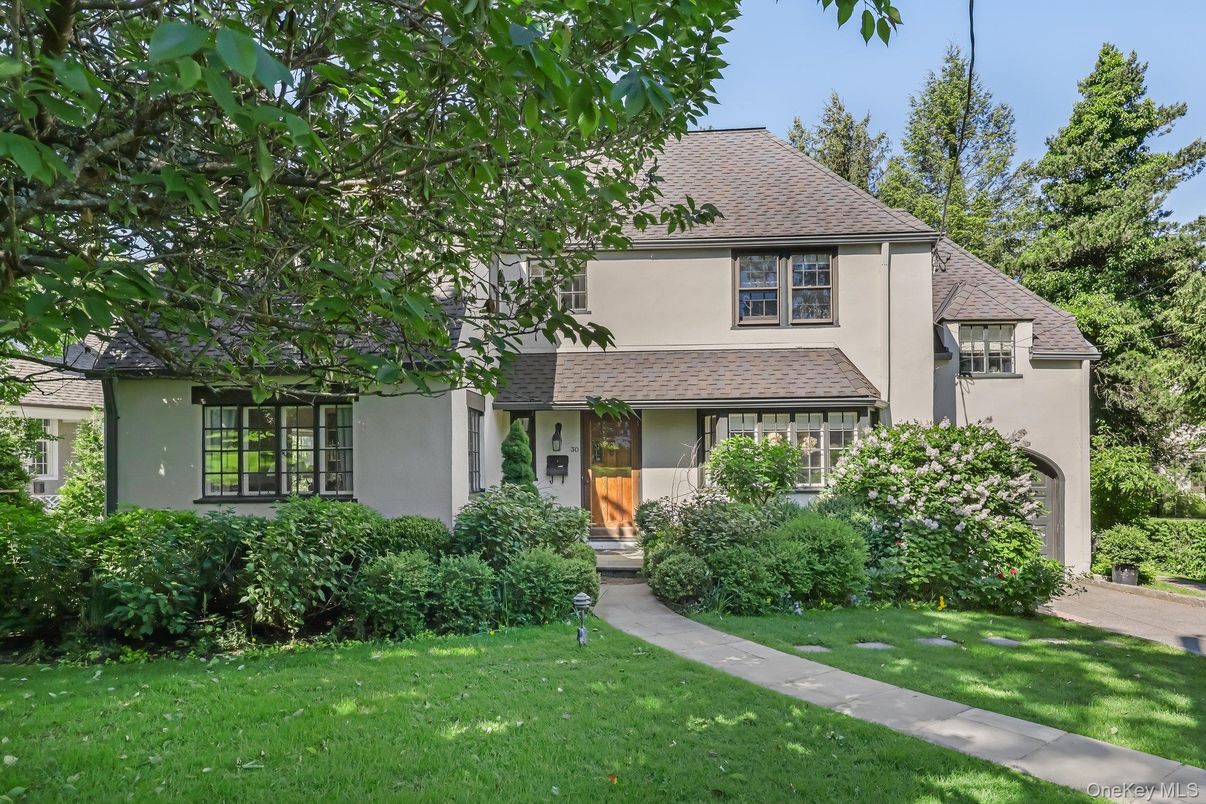 Exterior, Facade, French Provincial