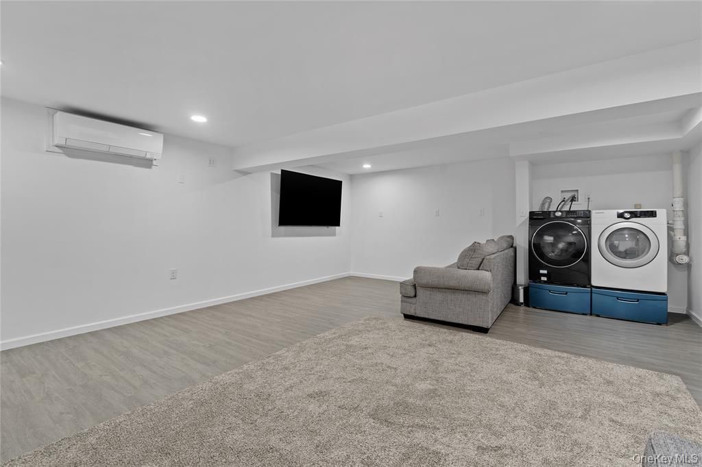 Interior, Recessed Lighting, Utility Closets, Washer, Wood Texture Flooring